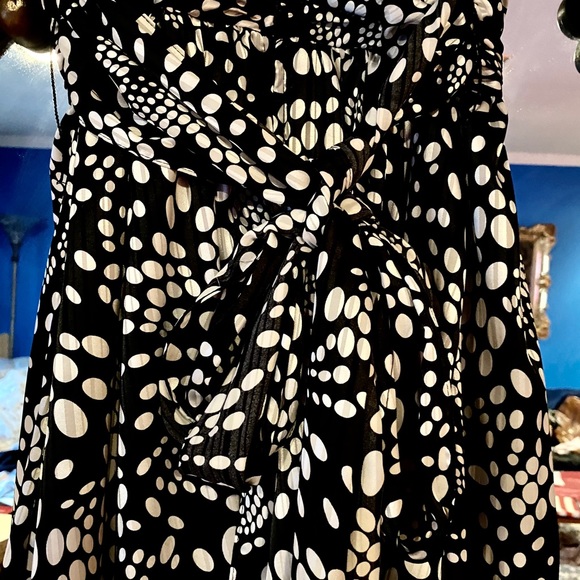 Beautiful silky dress - Picture 5 of 9